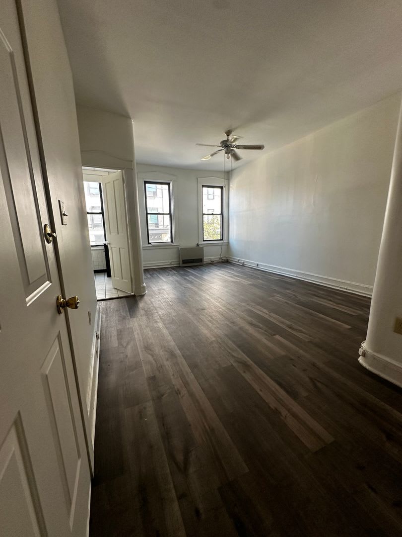 356 N. Queen St – photo 3