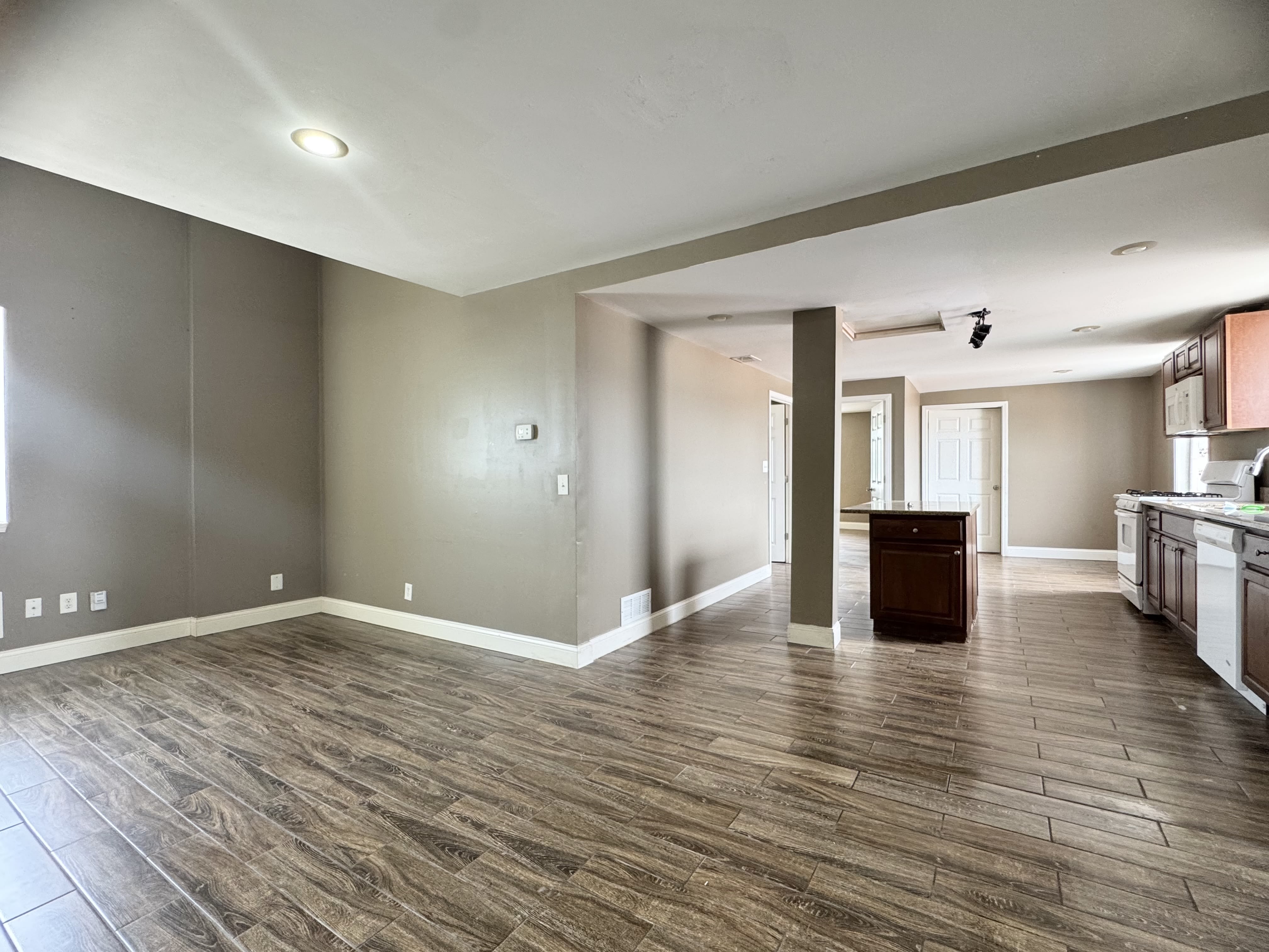 829 Southwest Boulevard – photo 1