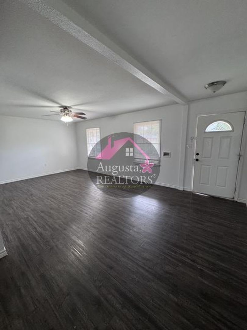Large 4 Bedroom Home Close To Acu – photo 5