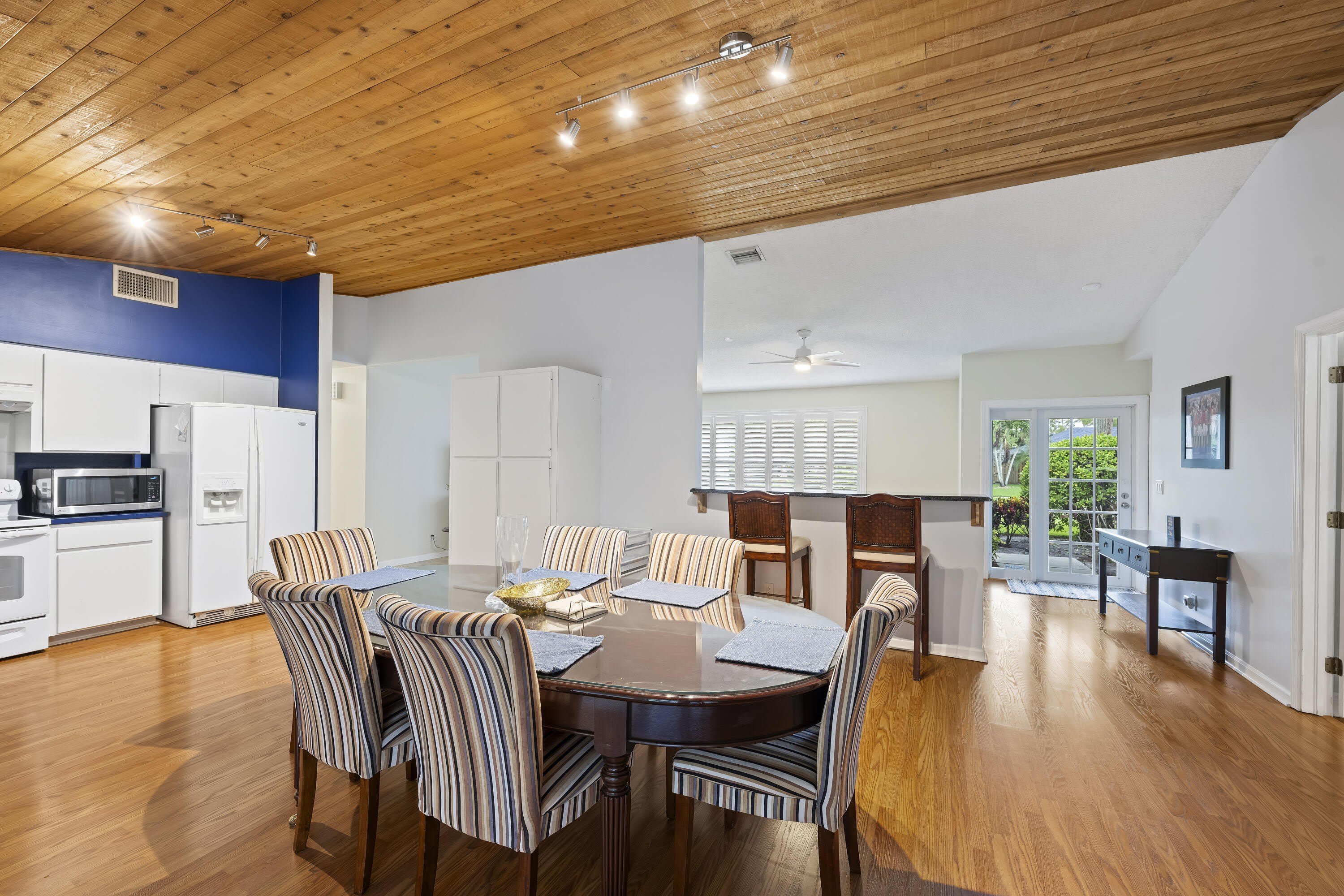 756 Juniper Place – photo 4
