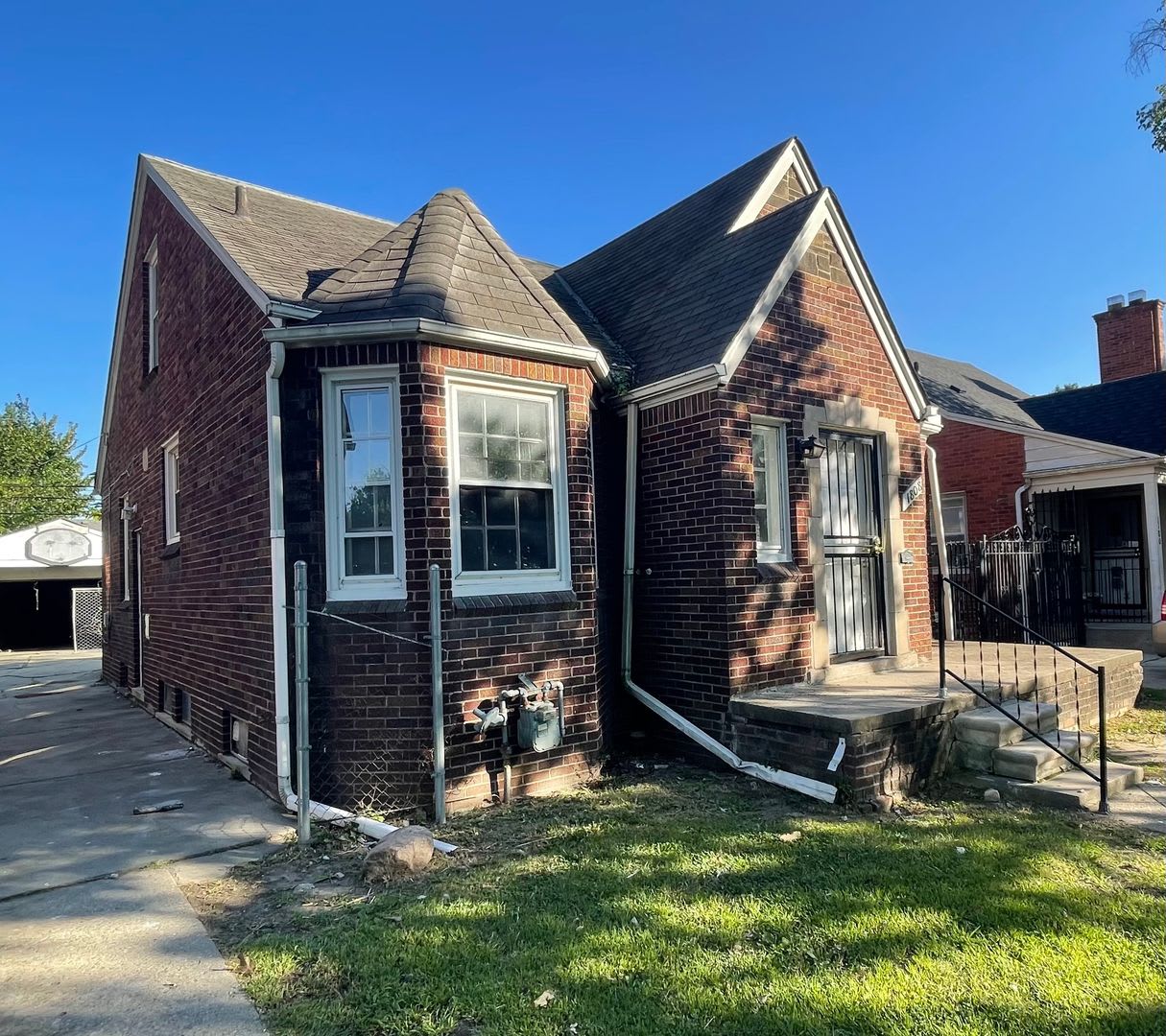 Move In Ready 3Br Brick Bungalow Detroit Classic New Floors Paint Etc You Ll Love This House – photo 2