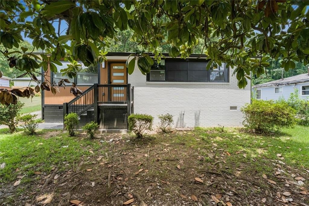2353 Clarissa Drive NW – photo 3