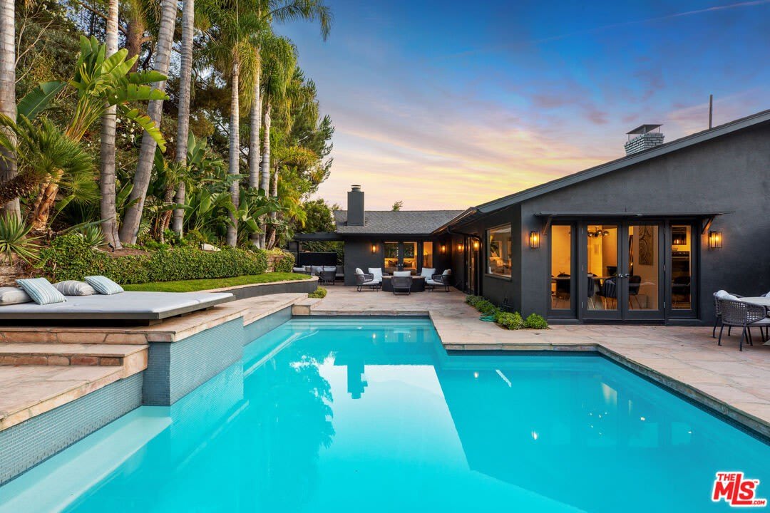 1744 N Doheny Dr – photo 2