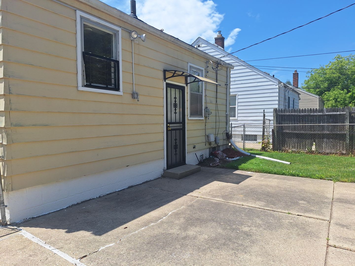 Charming 2 Bedroom Home In Harper Woods – photo 4