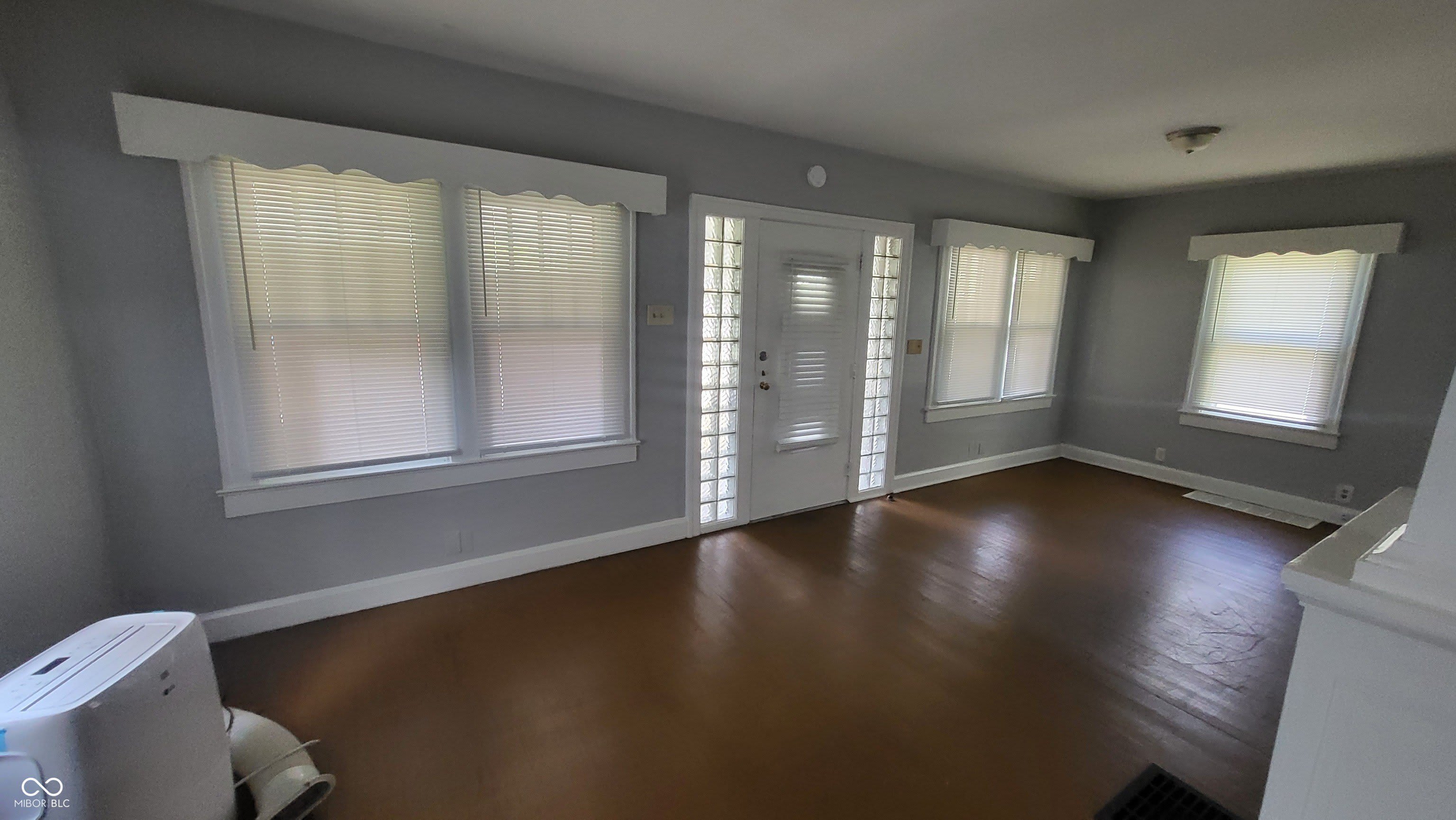 1527 N Chester Avenue – photo 3