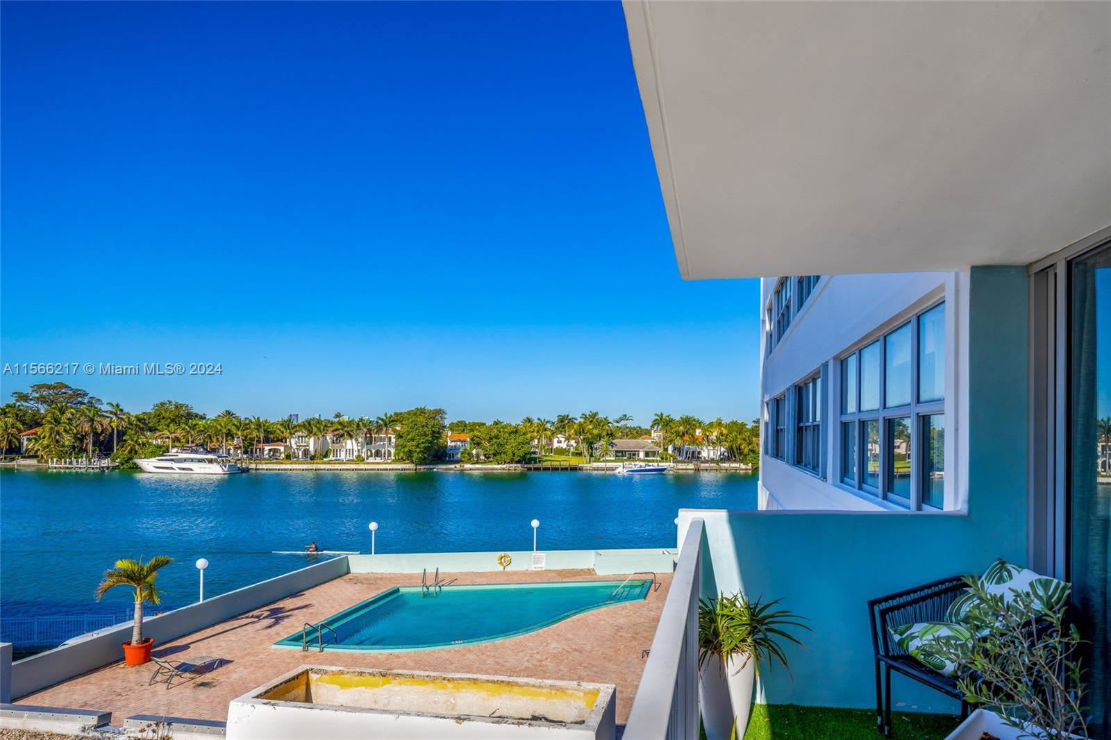 5838 Collins Avenue – photo 4