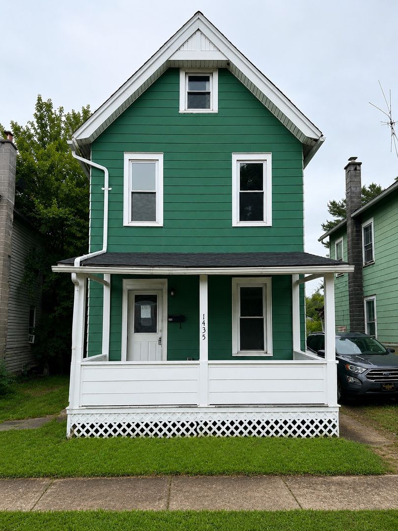 Available Now – Spacious 3-Bedroom Home with a Nice Backyard! – photo 1