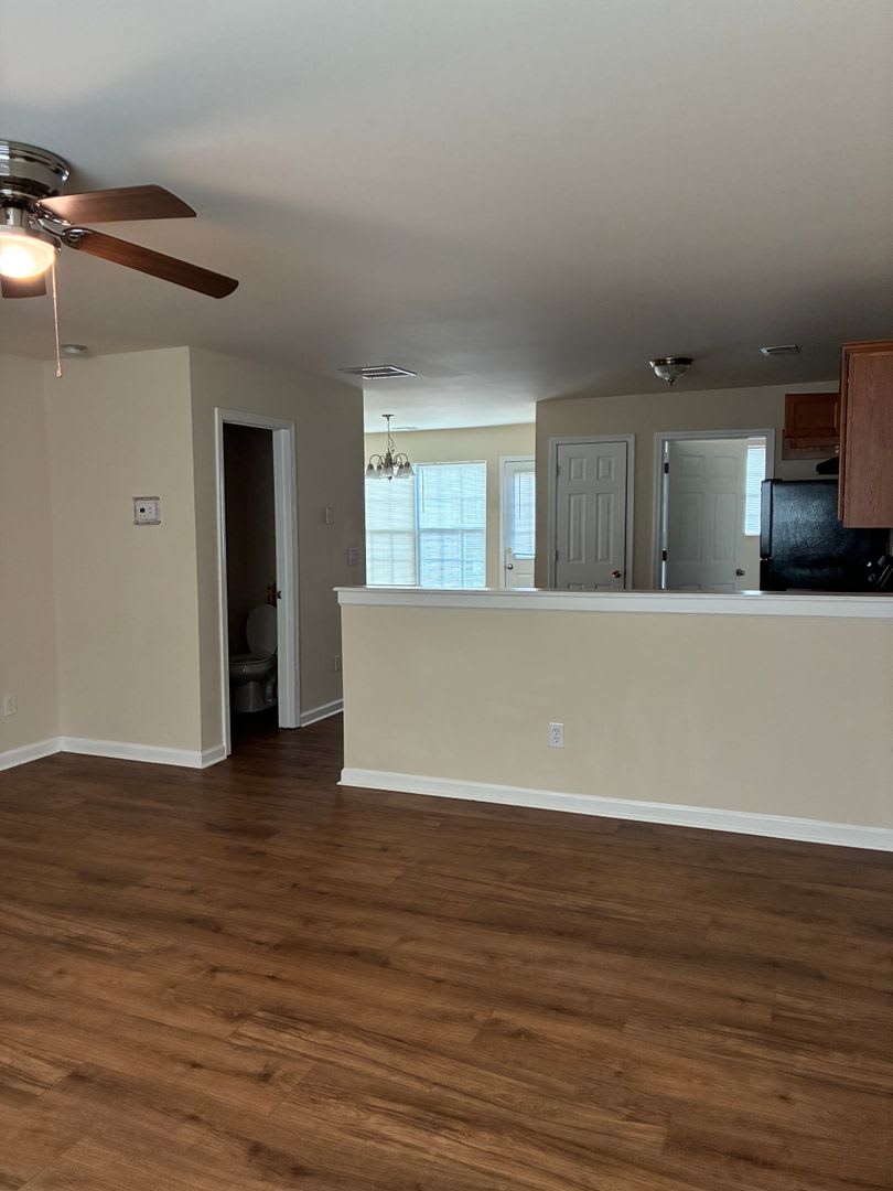 3 Bedrooms, 2.5 Bathrooms – photo 2