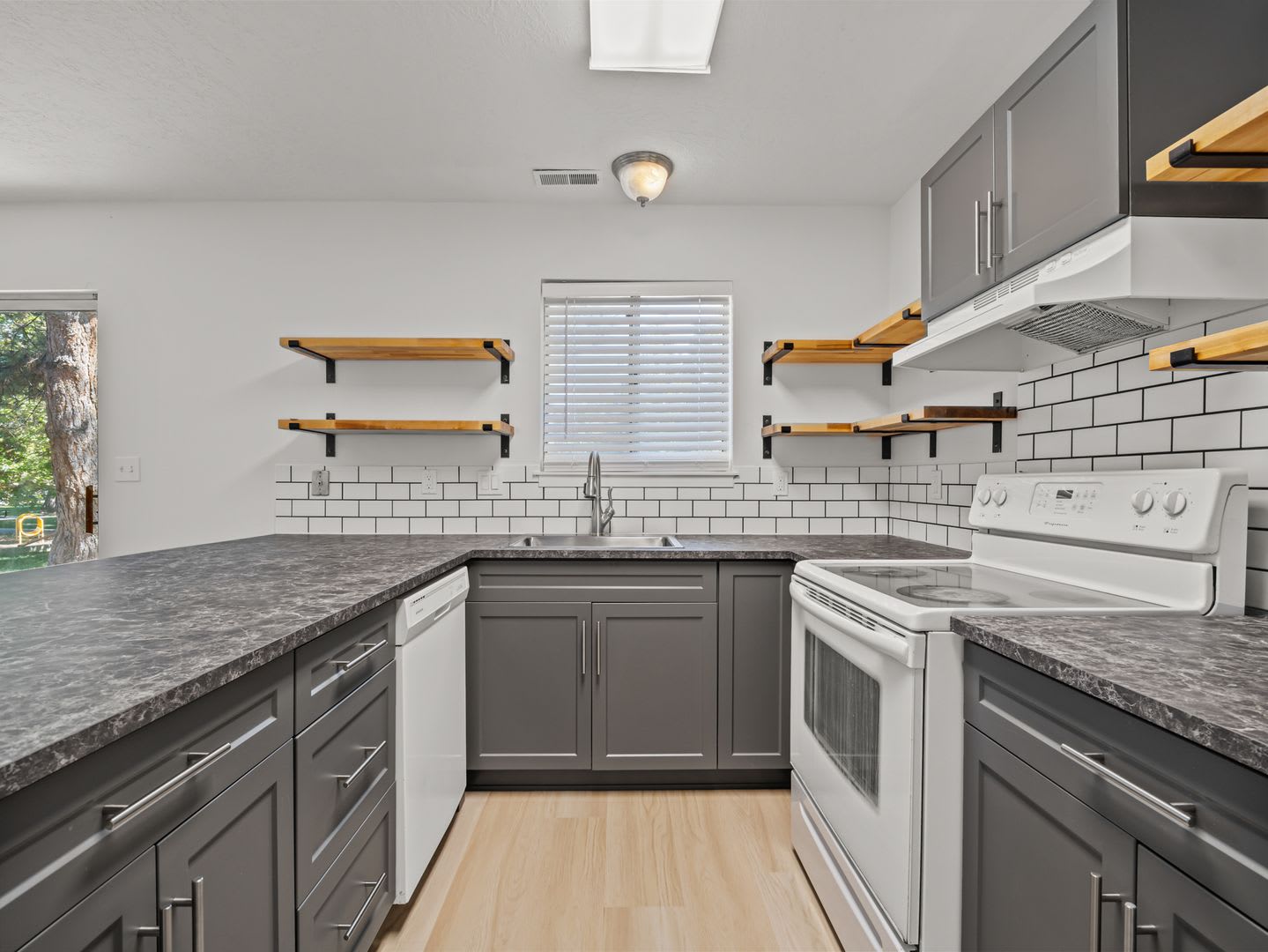 945 S Freedom Blvd Provo, UT 84601 – photo 3