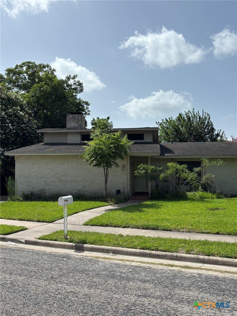 202 Sherwood Drive – photo 1
