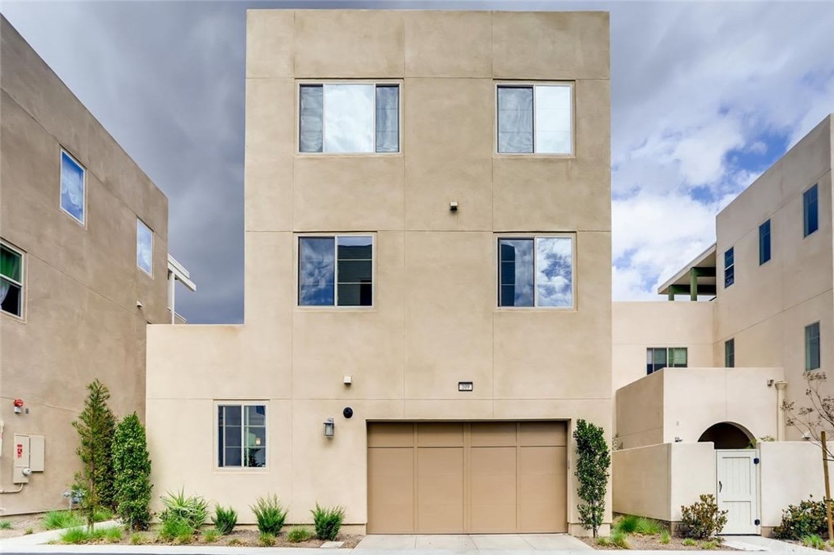 Stunning Tri Level Home in Great Park Community – photo 4