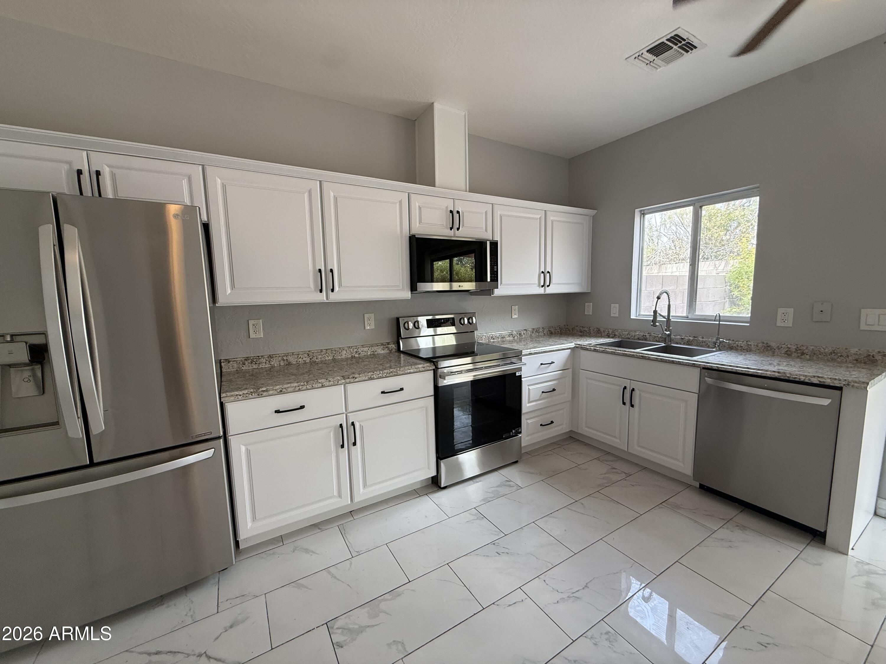 10823 N 70TH Avenue – photo 2