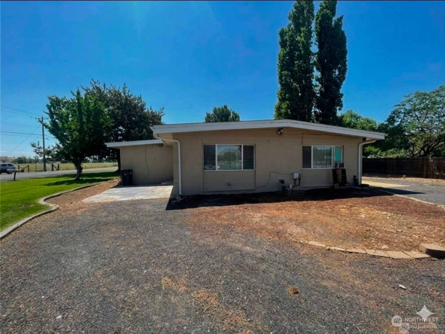 Charming 2BR Duplex in Moses Lake – photo 3