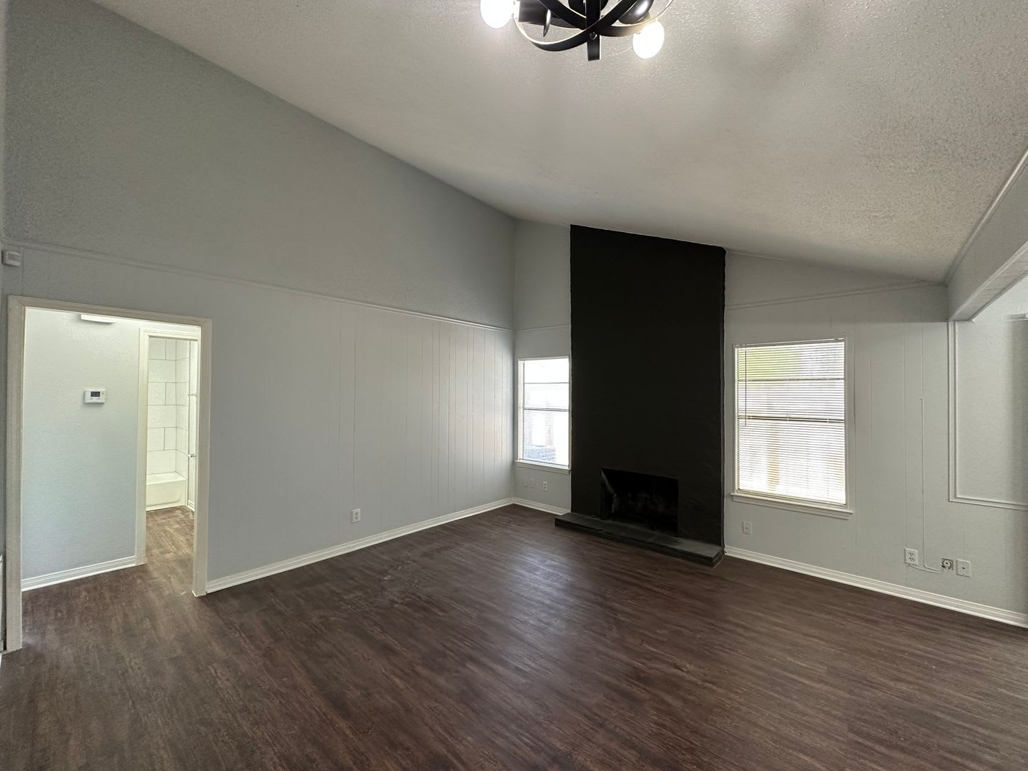 2/2 Duplex near LBJ High – photo 3
