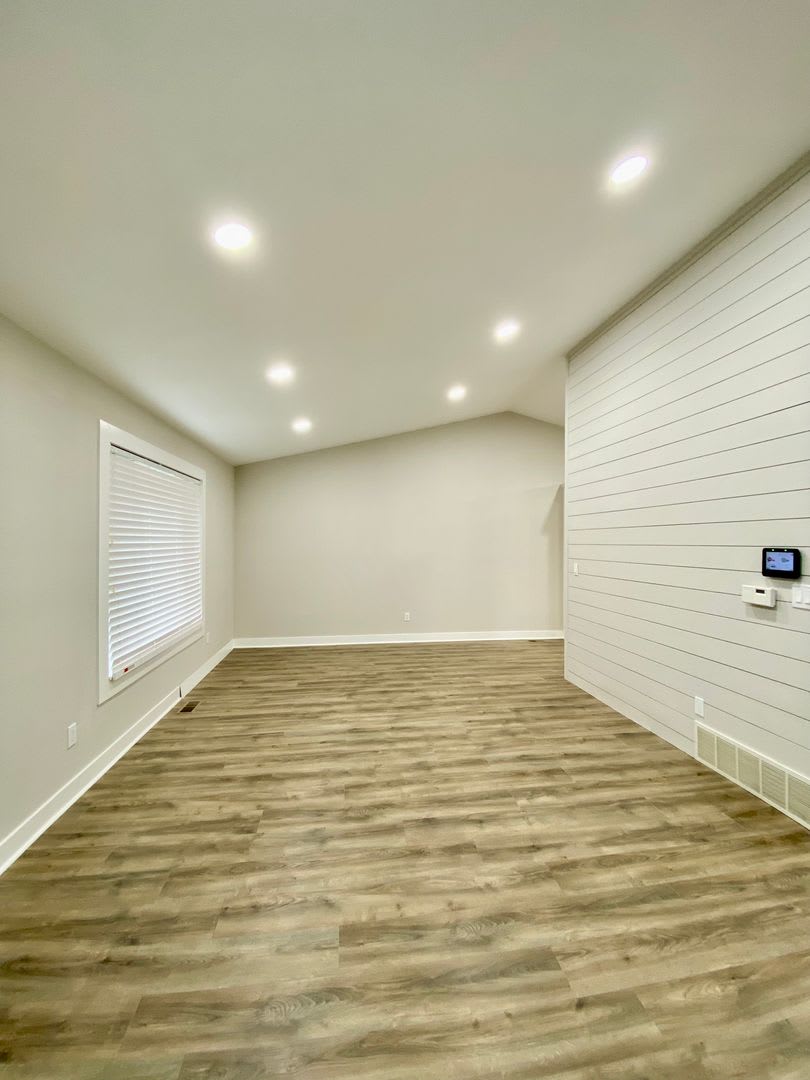 Spacious Inside and Out! 5 bed 3 bath Home in 80907! – photo 5