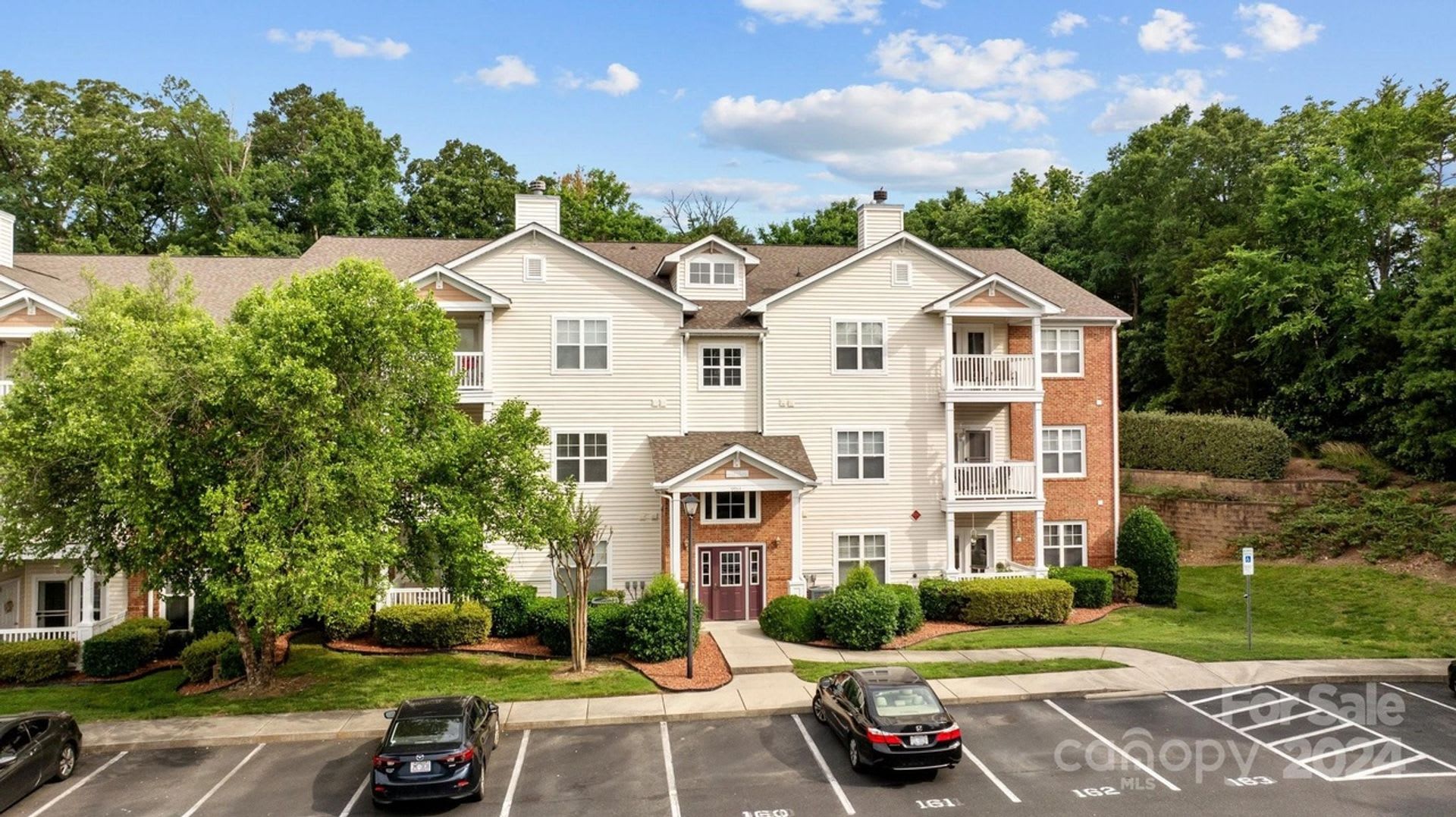 Room in 3 Bedroom Home at Hyde Glen Ct – photo 3