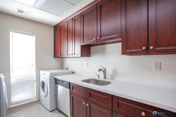 Nicely Upgraded 2 Bedroom 2 Bathroom Condo Available Now! – photo 2