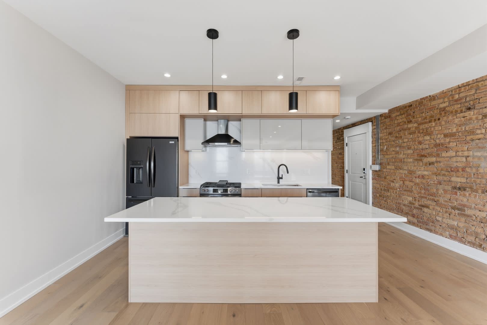 7516 N Eastlake Terrace – photo 1