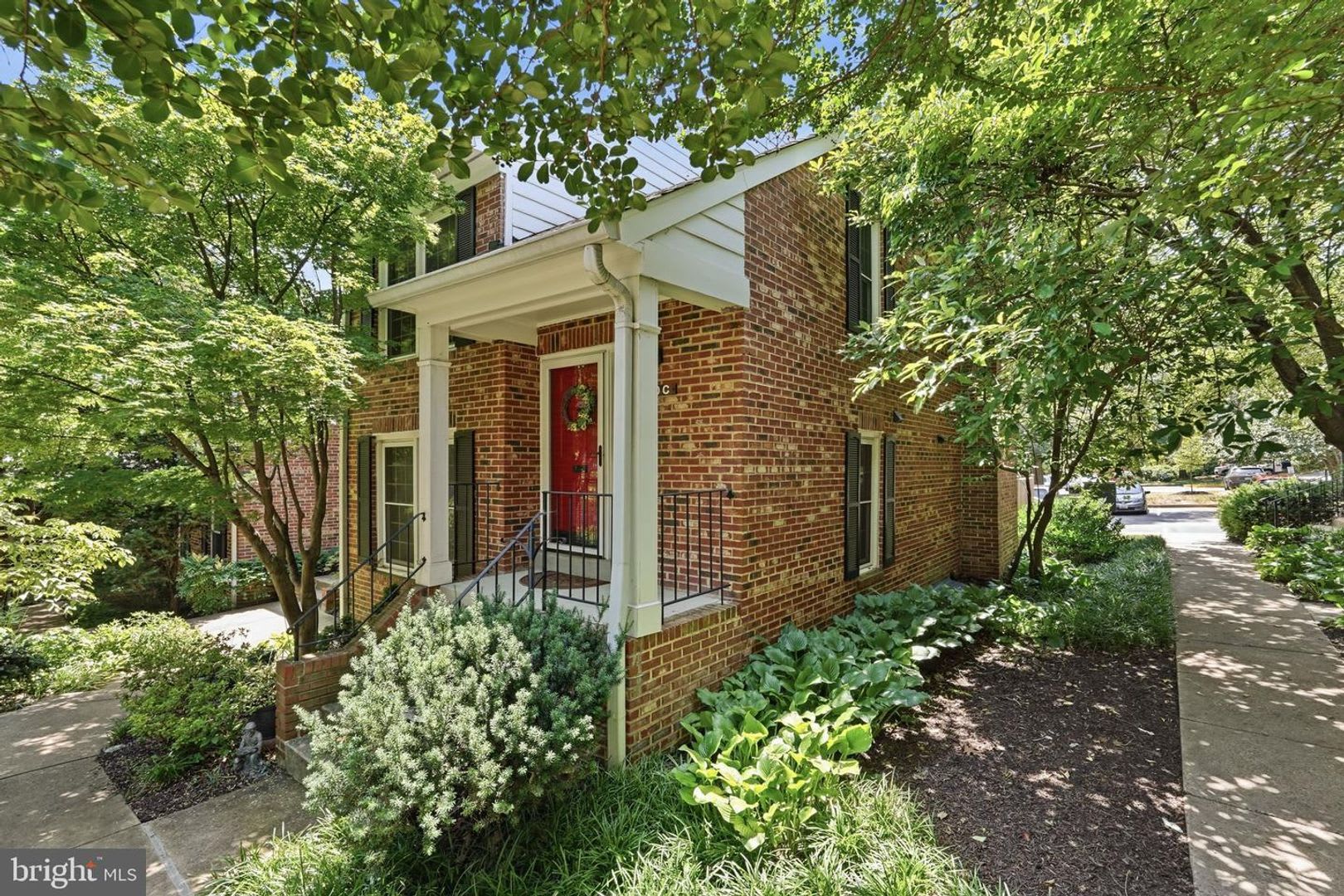 Welcome To 2510 S Walter Reed Drive A Beautifully Maintained Residence Nestled In One Of Arlington S Most Sought After Communities – photo 2