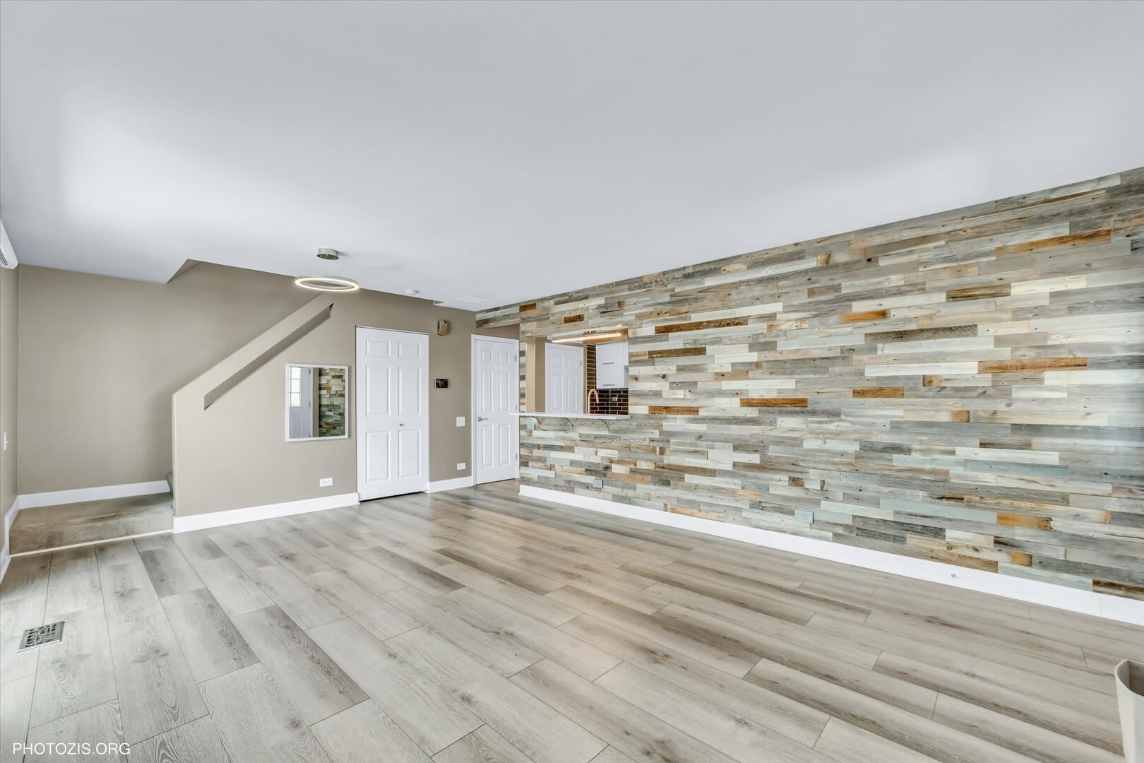 436 Yorktown Court – photo 4