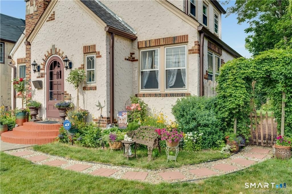 21 Elgin Avenue – photo 2