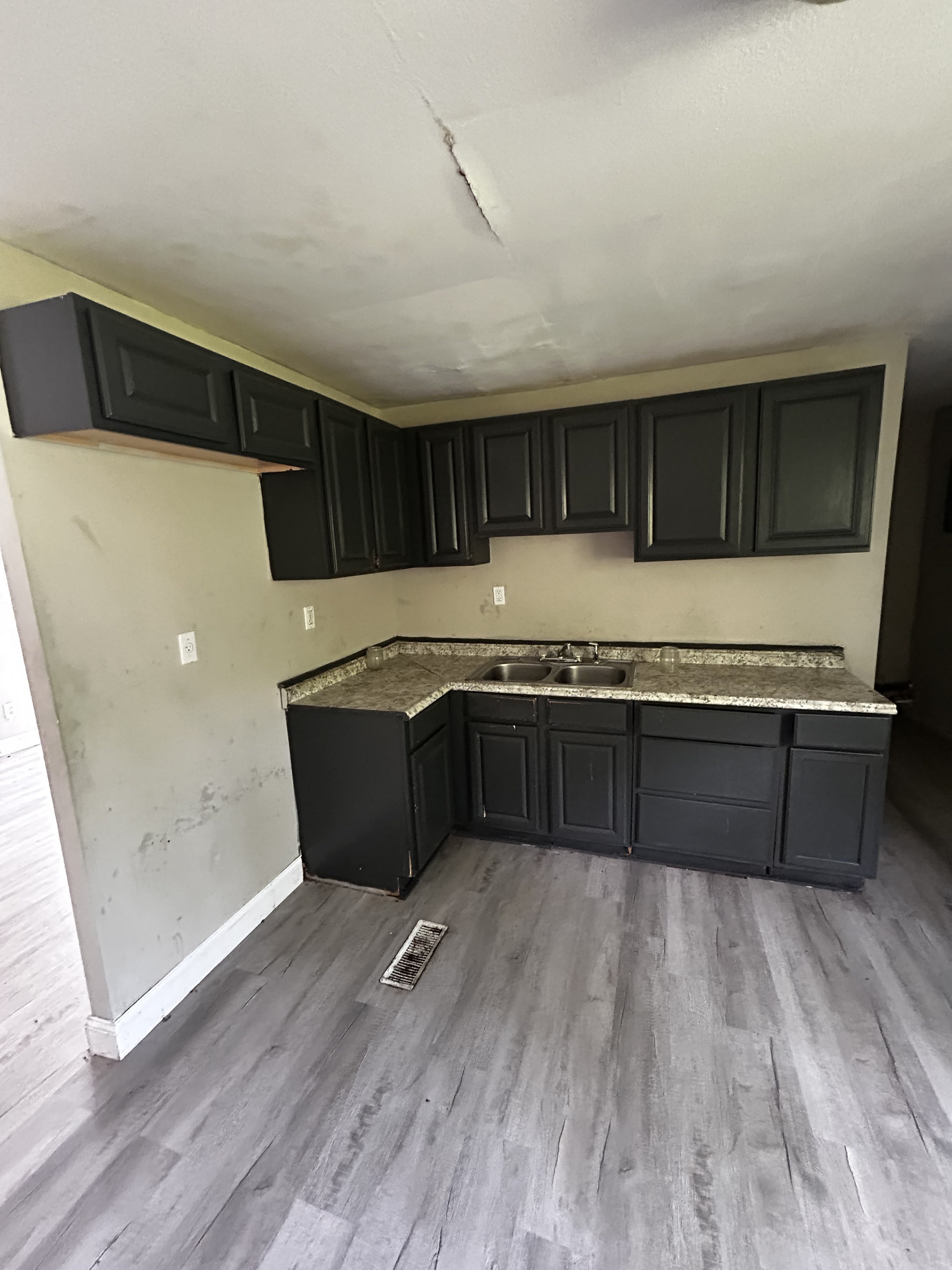 1707 Andrews Dr – photo 3