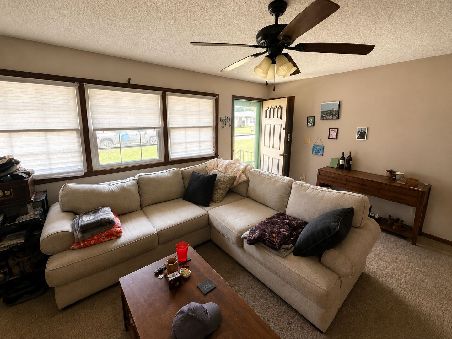 Charming 3-Bedroom Home on Quiet Cul-de-Sac with NEW Flooring & Fenced Yard – Available October 1! – photo 3