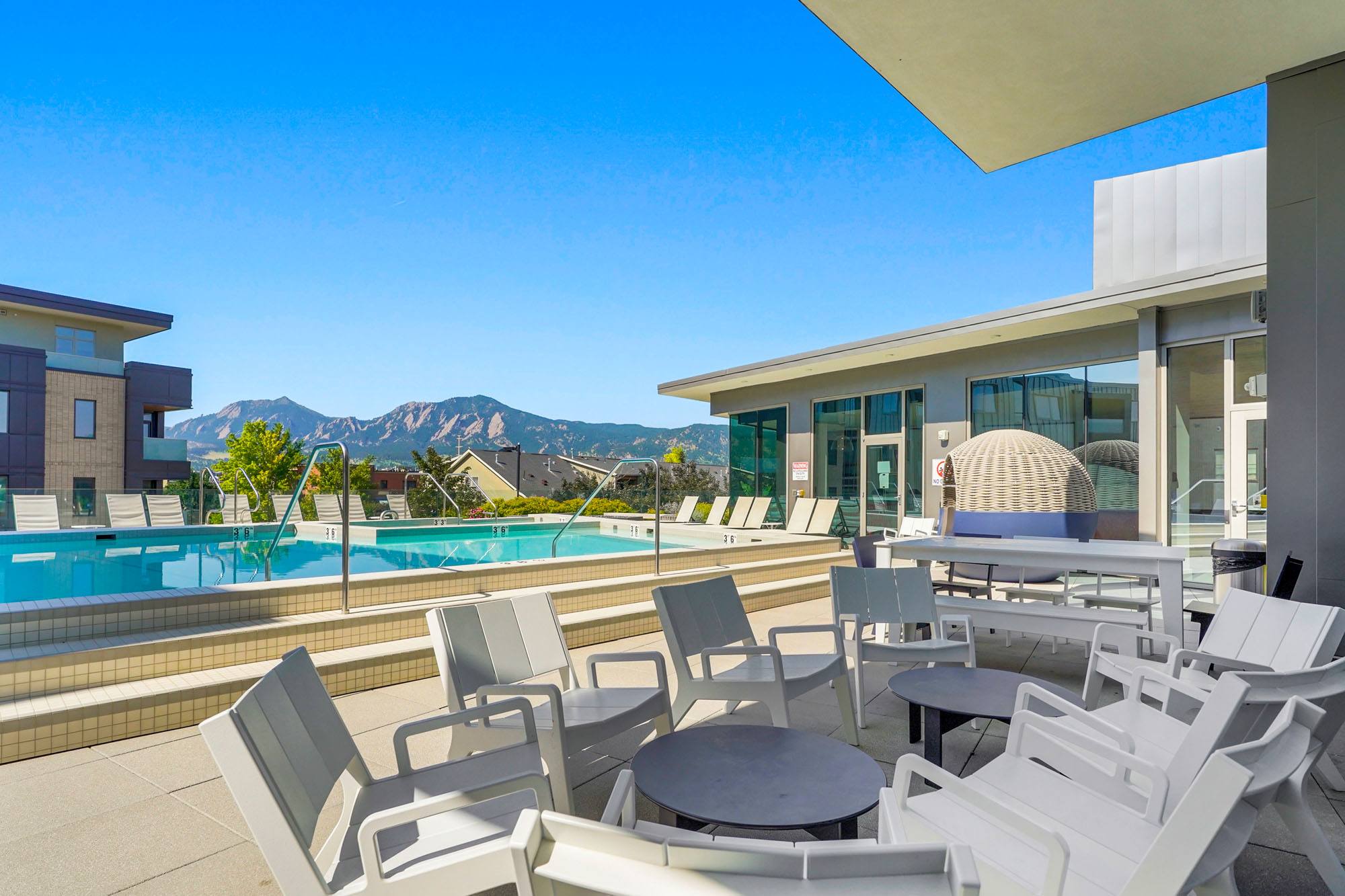 S Park Apartments – photo 2
