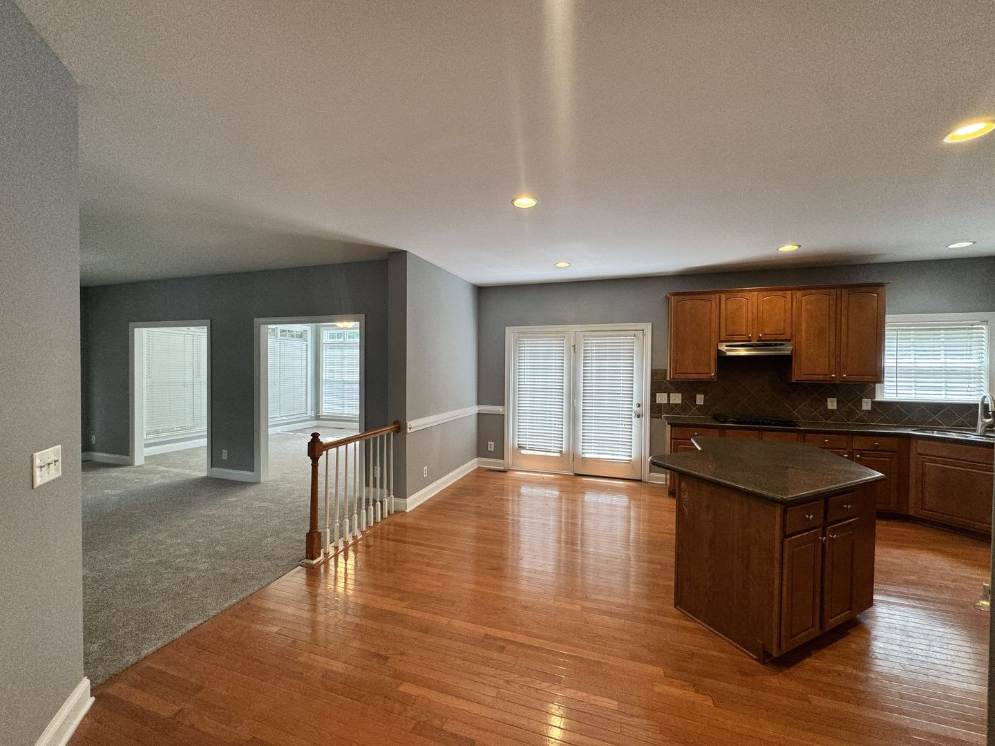 Fabulous home! 5 Bedrooms, 4 Bathrooms!! ***HALF OFF FIRST FULL MONTH RENT*** – photo 5