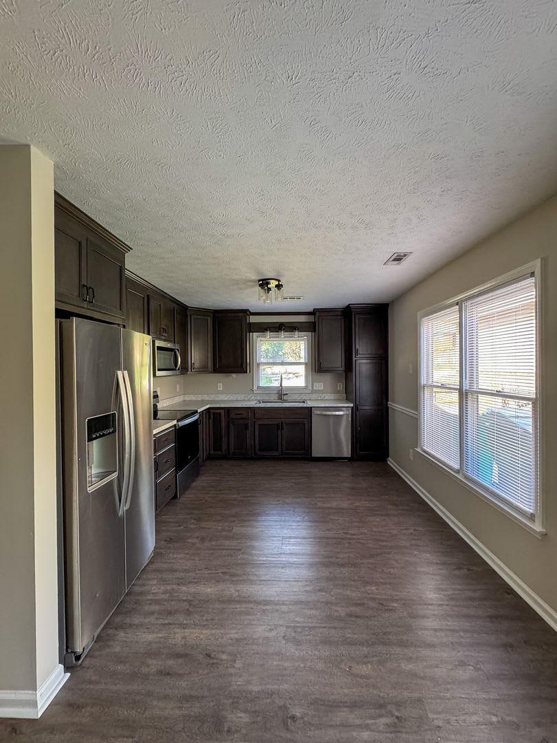 Charming 3 Bed 2 Bath Duplex in Gated Community – photo 5