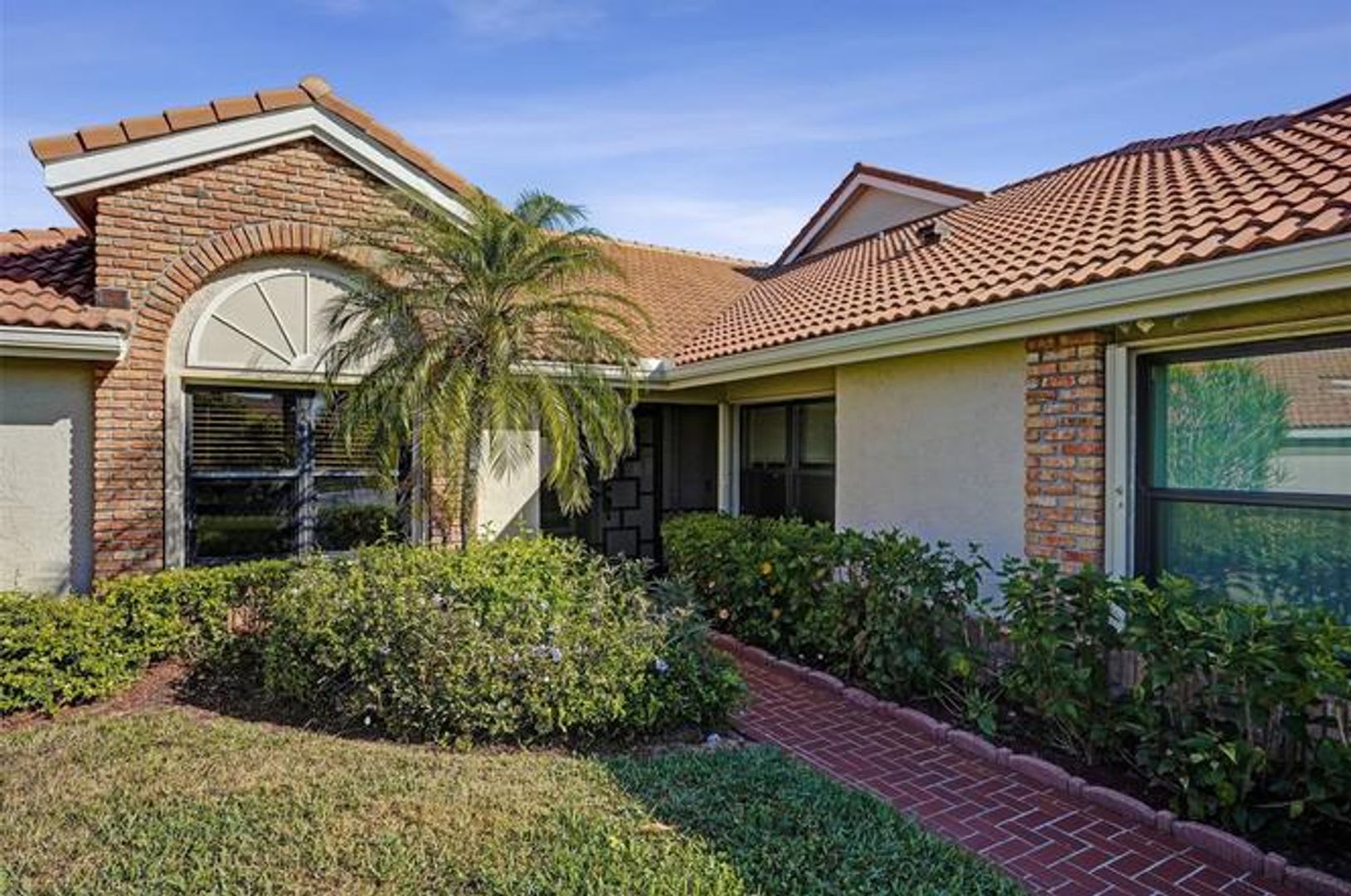 3 bedroom Villa in Boynton Beach with gorgeous Lake View! – photo 3