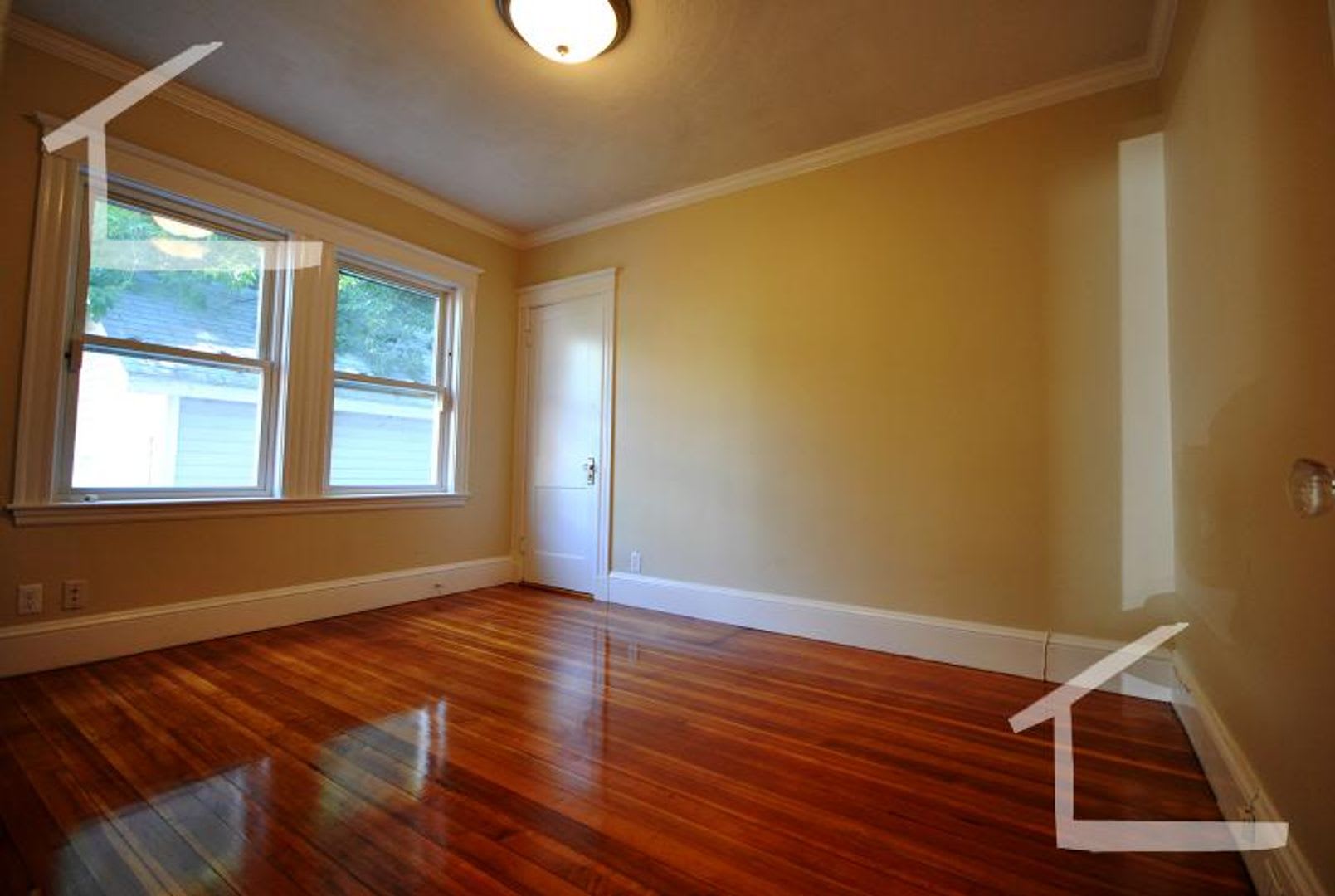 Large 4 Bed In Oak Square – photo 5