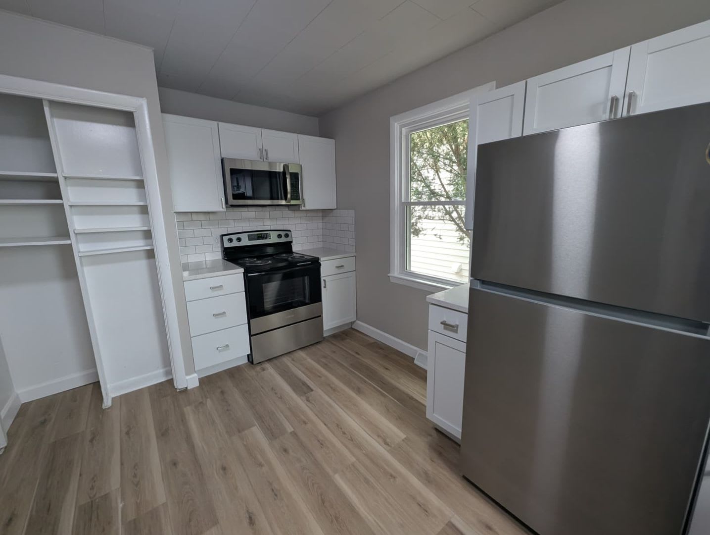 Remodeled 2-Bedroom and 1 Bathroom & Off-Street Parking – photo 4