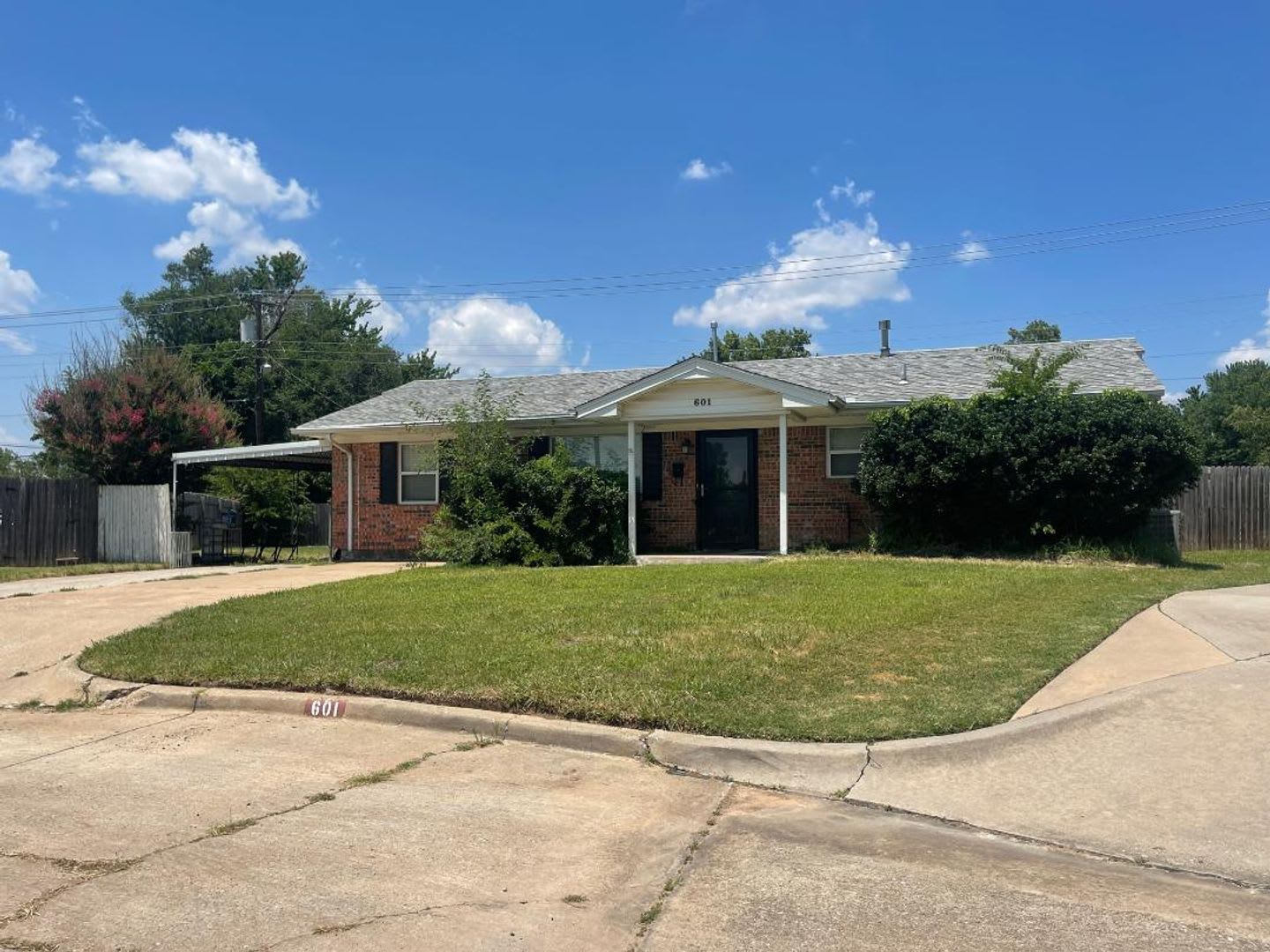 Adorable 4 Bedroom Home For Lease – photo 1