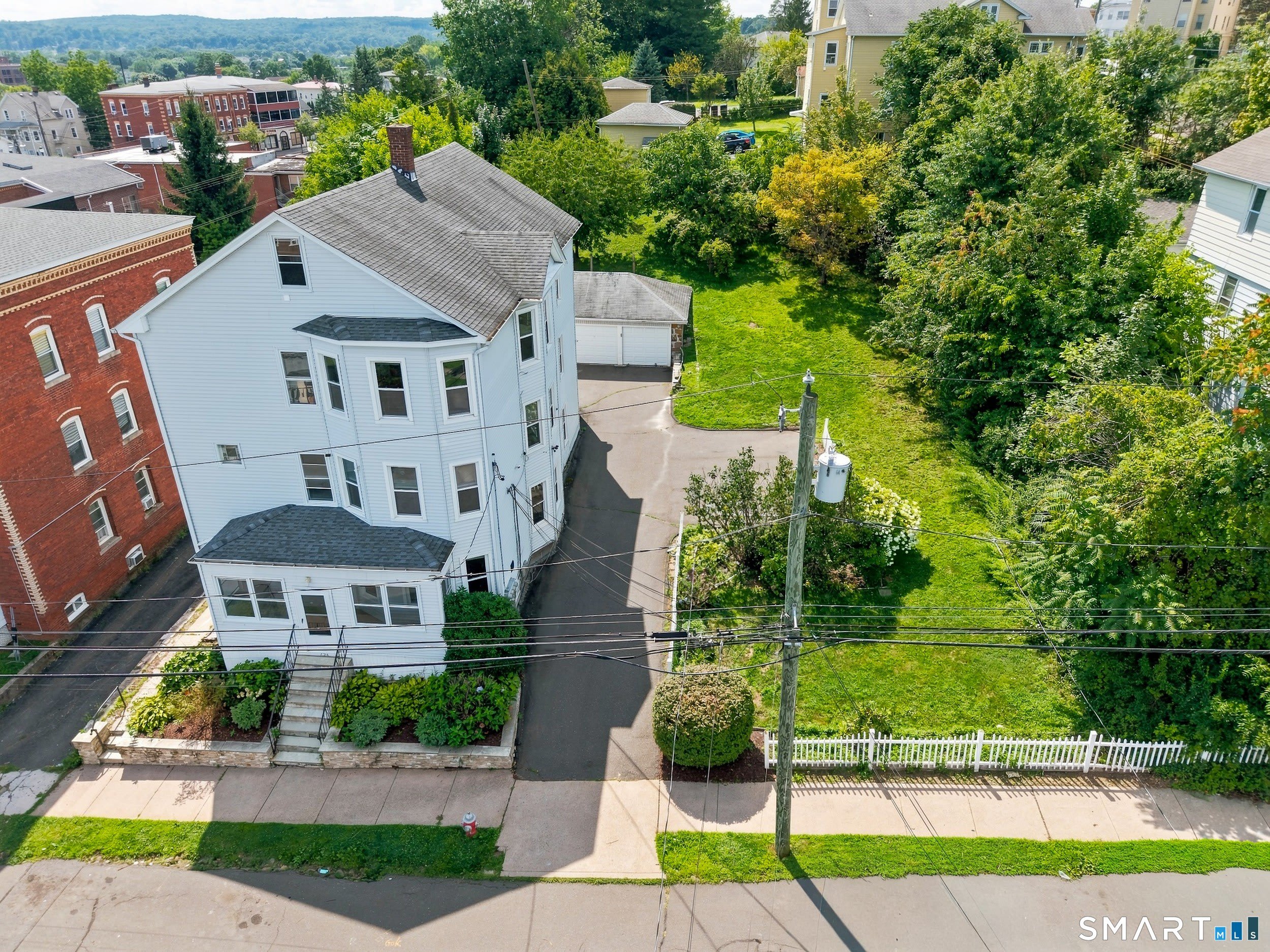 126 Booth Street – photo 5