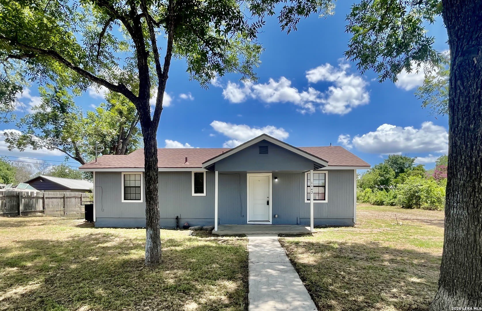 1142 W Villaret Blvd – photo 1