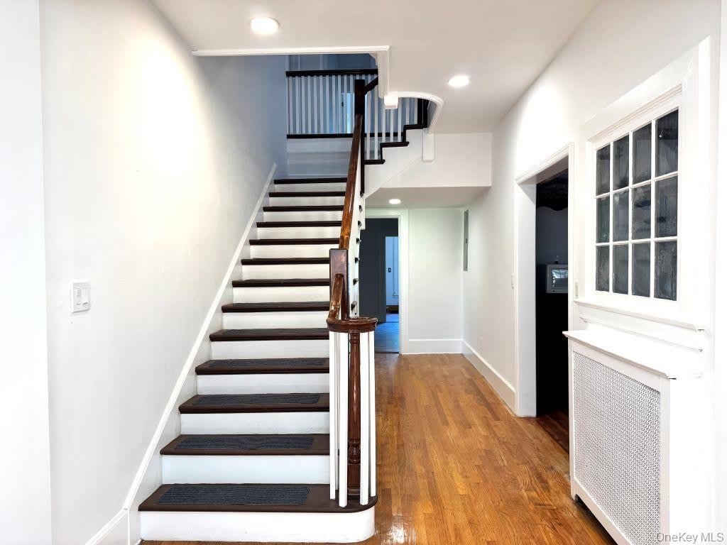 560 Taxter Road – photo 1