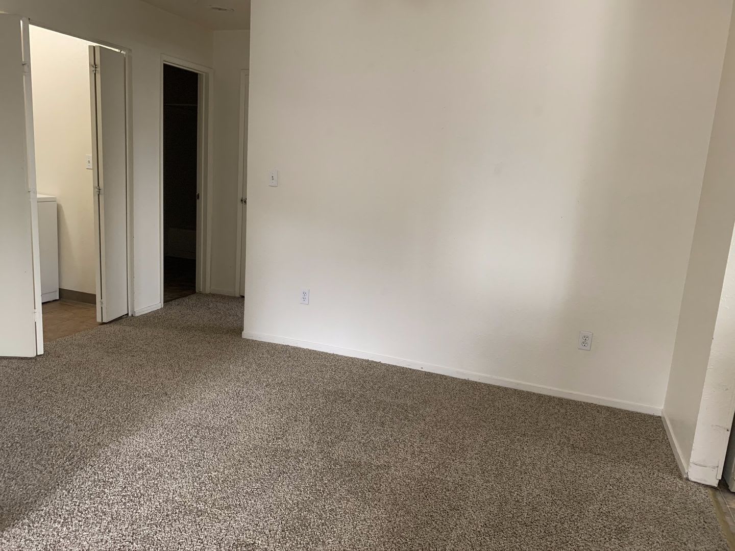 COMING SOON! Spacious Reno condo! Balcony, pool & more!!! – photo 3