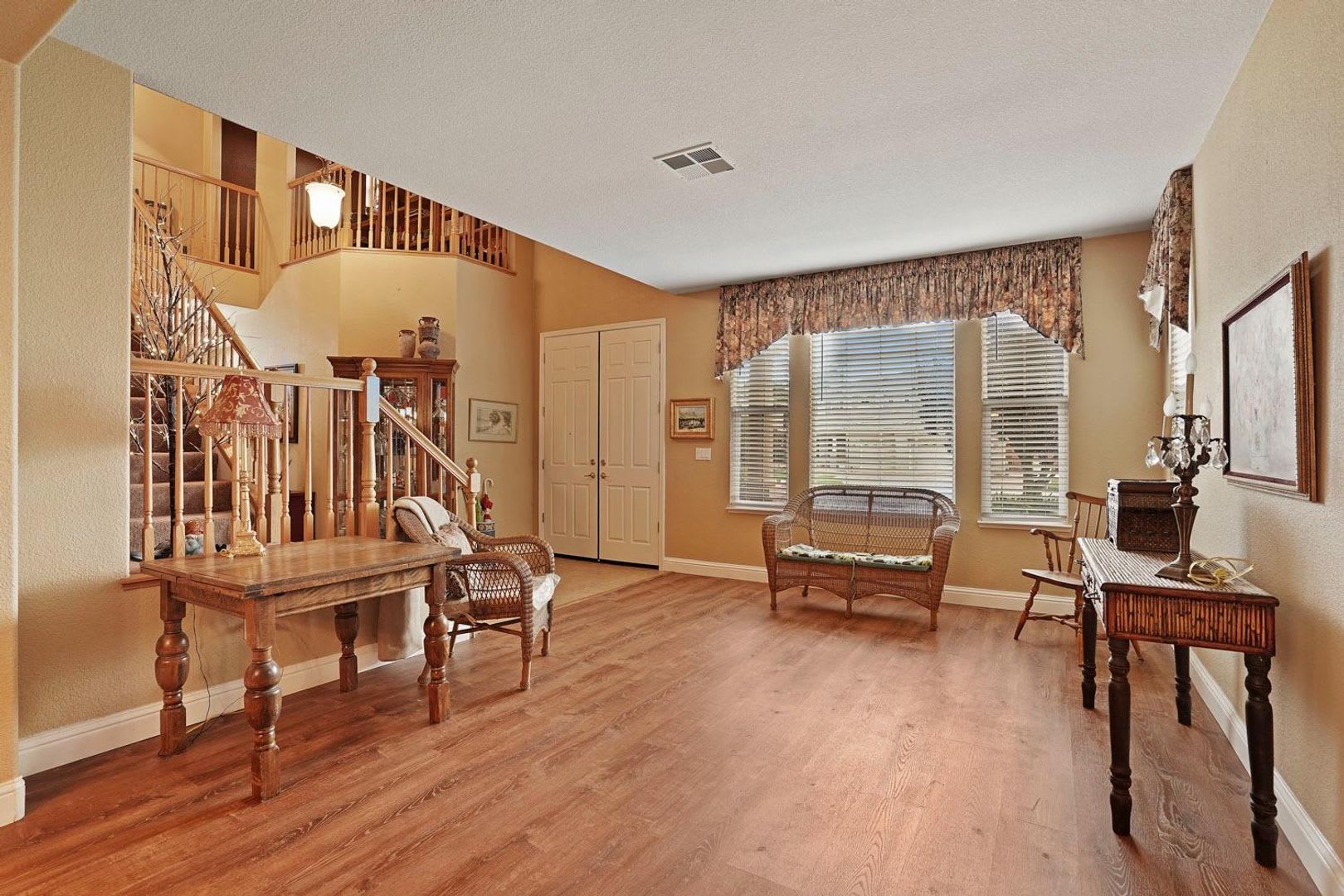 Home located in prestigious Glenbriar Estates – photo 3