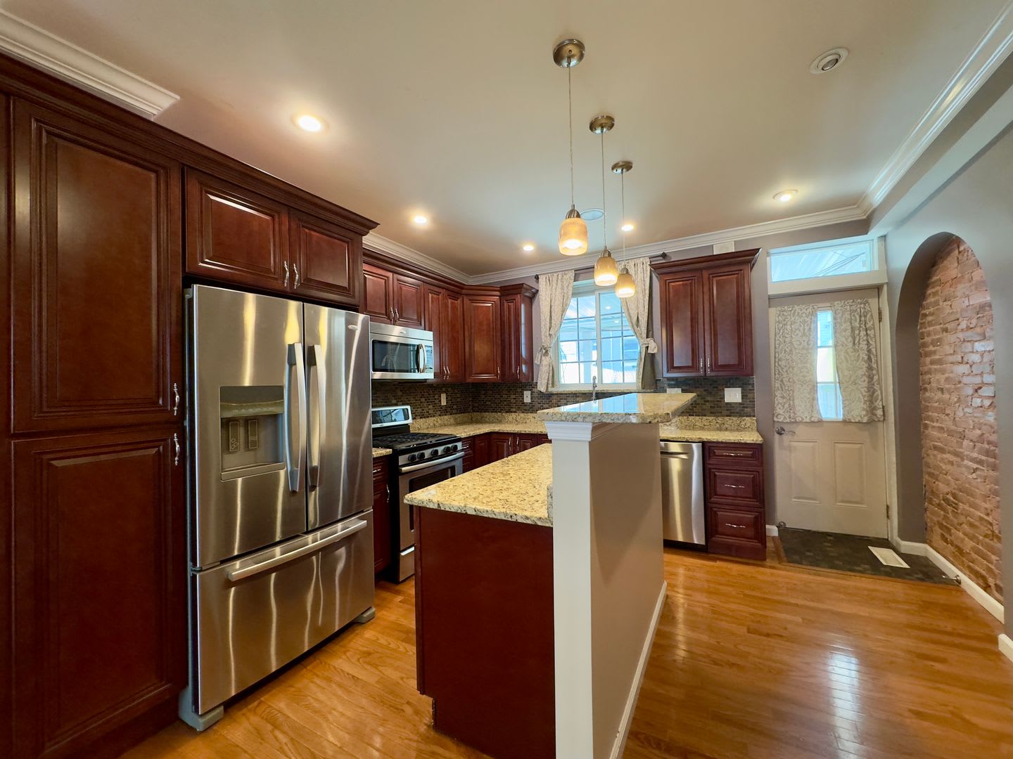 Charming 2BD/3BA Townhome in Highlandtown, Baltimore, MD! – photo 3