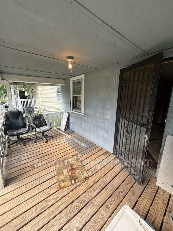 2067 N Maple Ave – photo 3