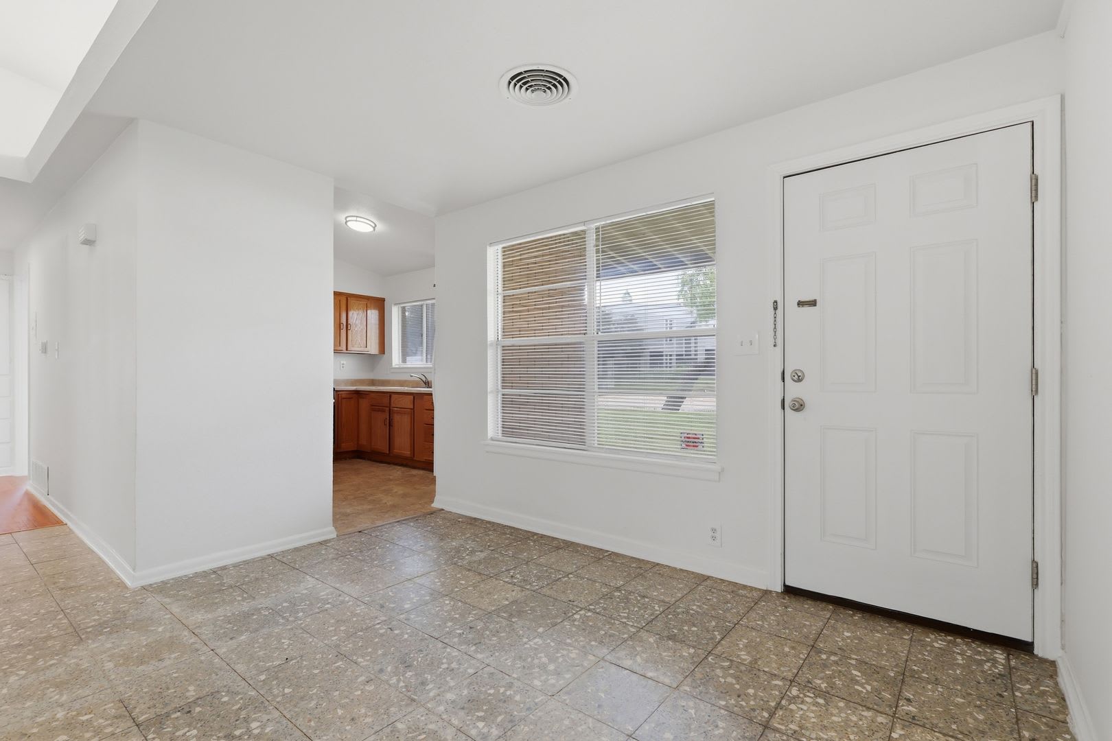 Prime North Central Location! – photo 3