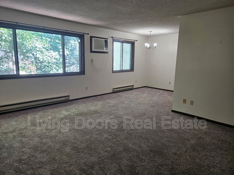 210 N Phillips Ave – photo 4