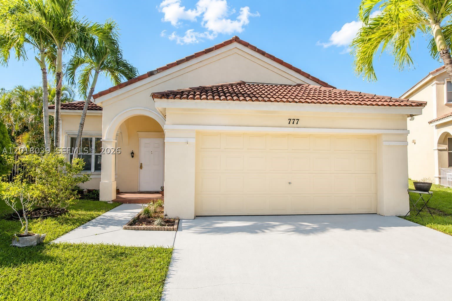 777 Tanglewood Cir – photo 1