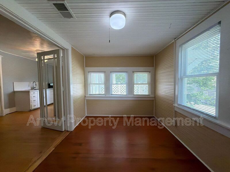 2125 South Street – photo 2