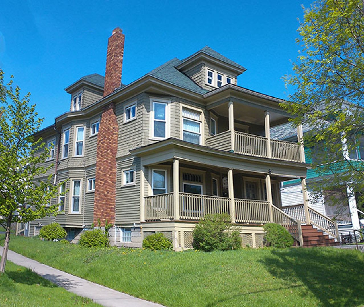 262 Roosevelt Ave – photo 2