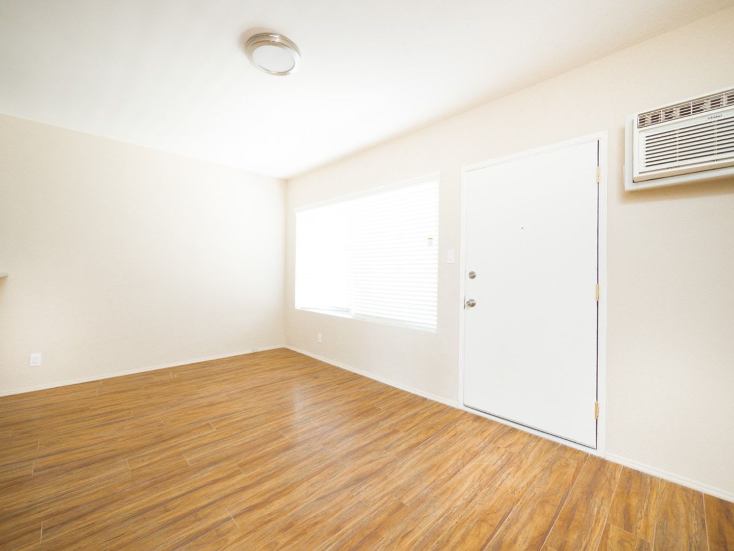 1645 N. Winona Blvd. – photo 4