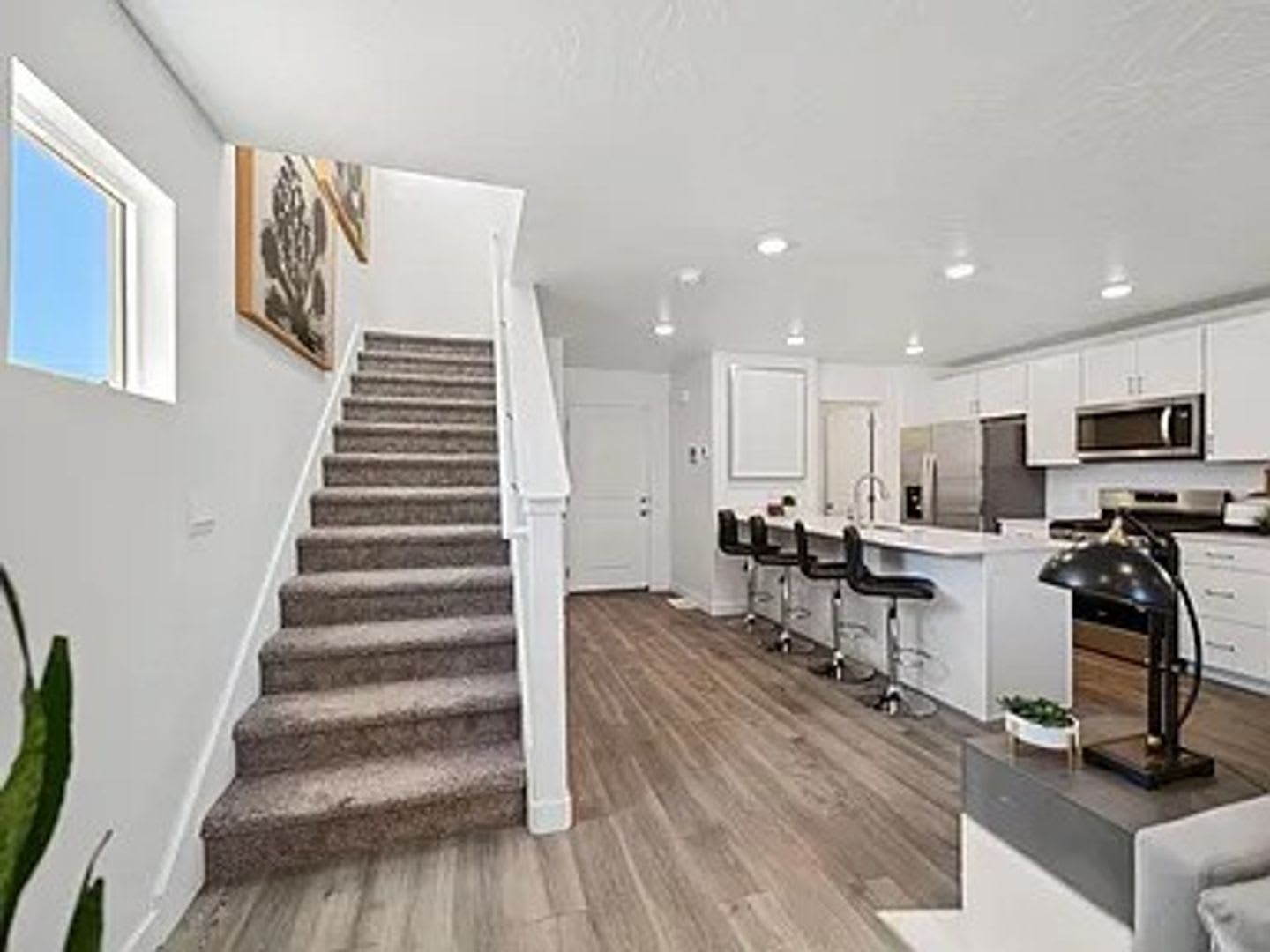 3 Bed Townhome-PET FRIENDLY! – photo 2