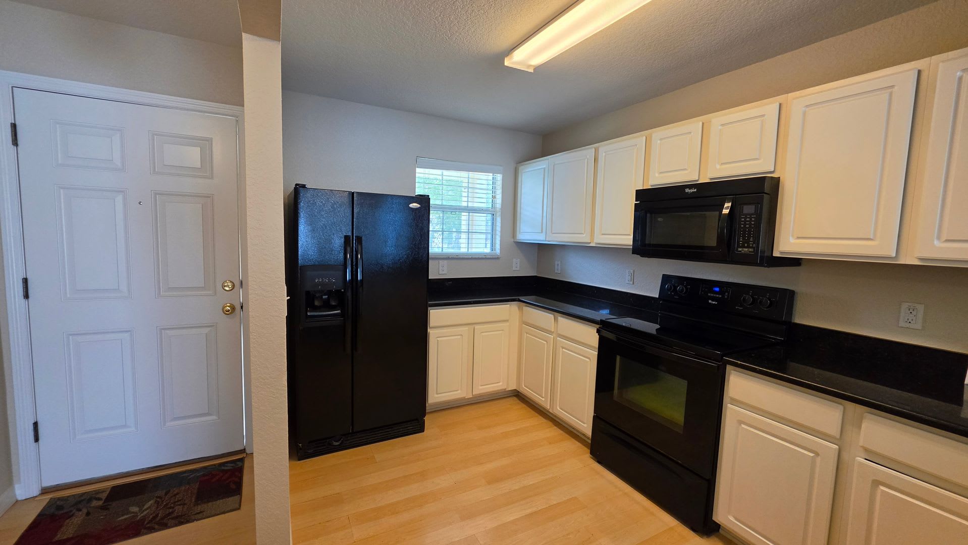Charming 3-Bed, 2-Bath Home Near The Villages – photo 4