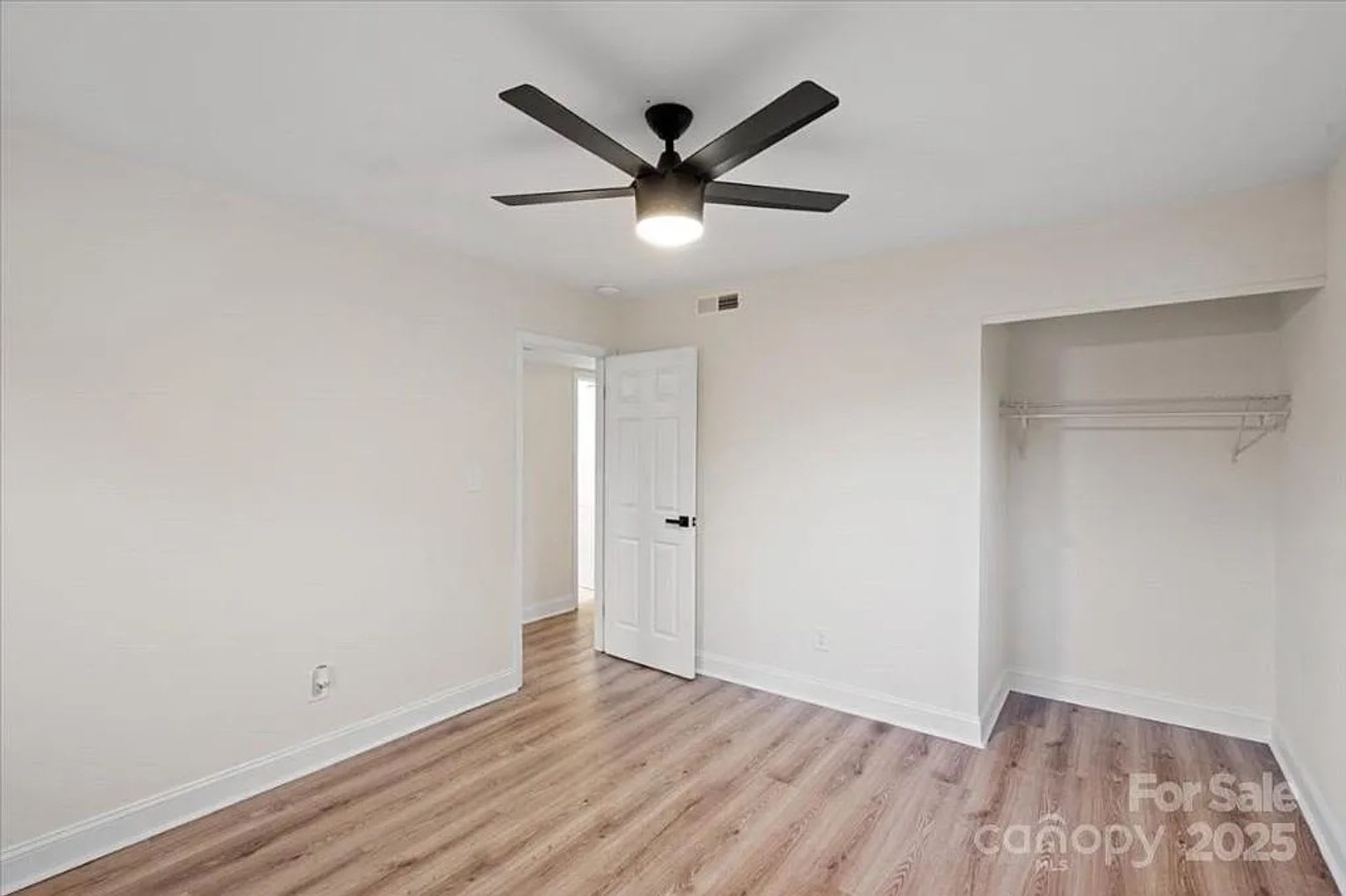 Room in 3 Bedroom Home at Braden Dr – photo 4